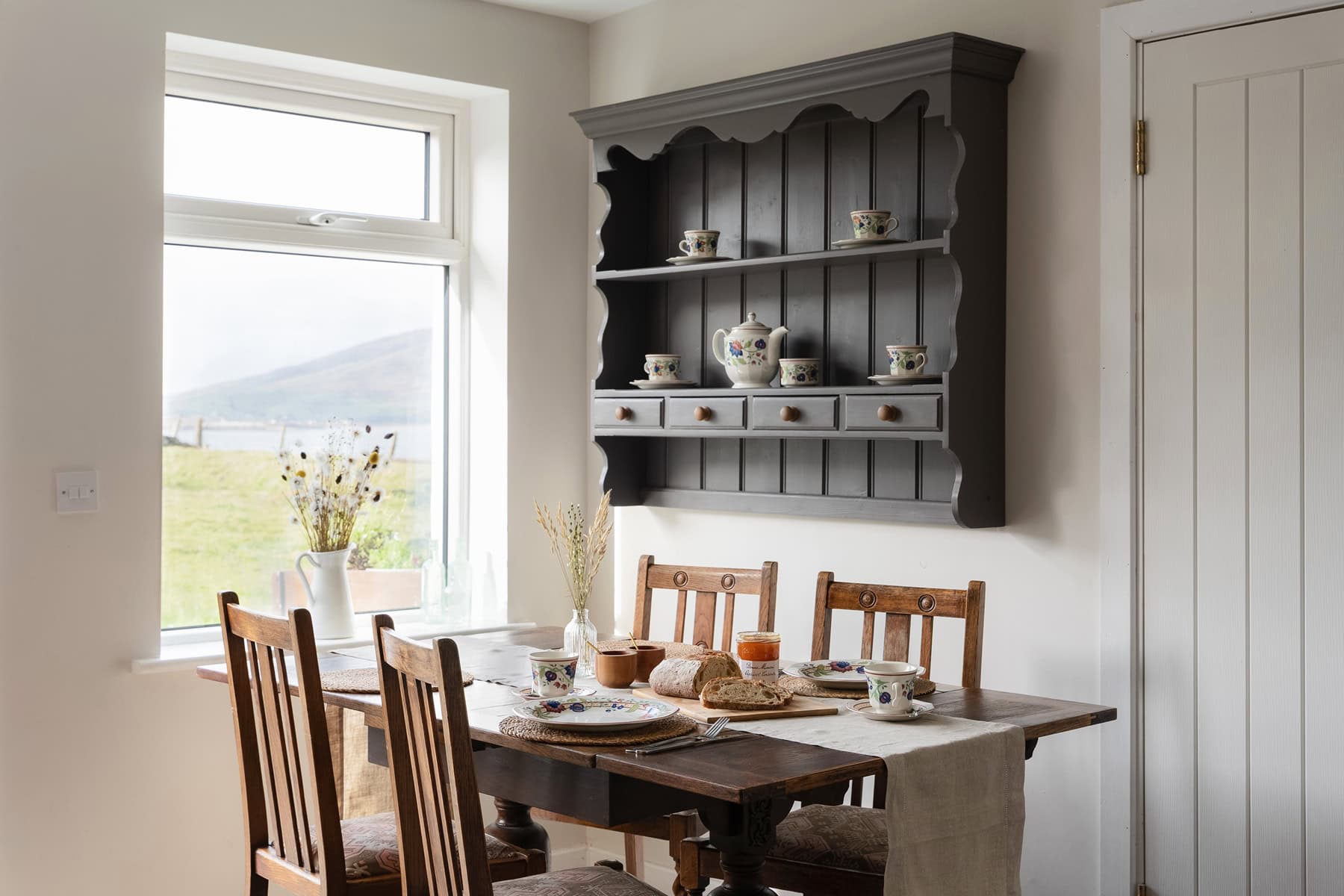 07-Pipers-Cottage-Interior-Open-Plan-Kitchen-03-6000