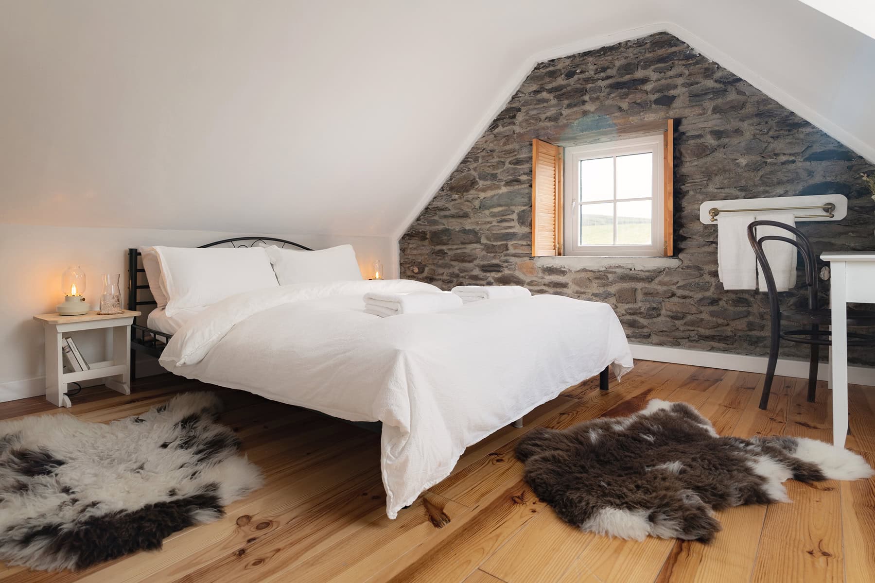 09-Pipers-Cottage-Interior-Upper-Floor-Bedroom-015515