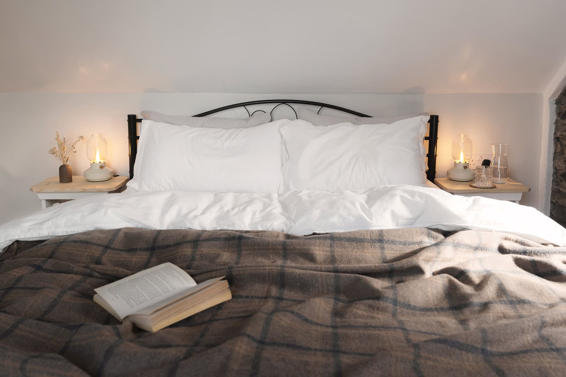 09-Pipers-Cottage-Interior-Upper-Floor-Bedroom-034542