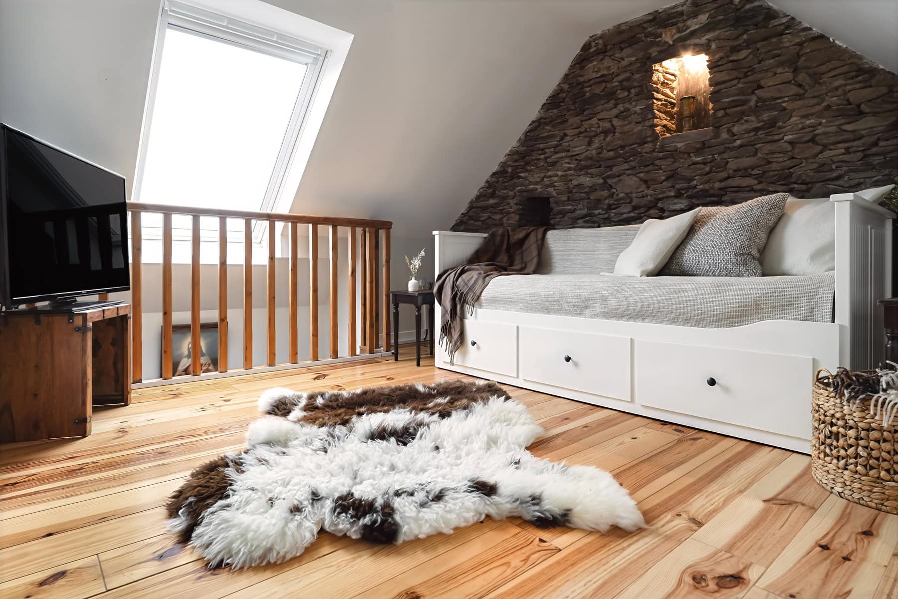 13-Pipers-Cottage-Interior-TV-Room-016000