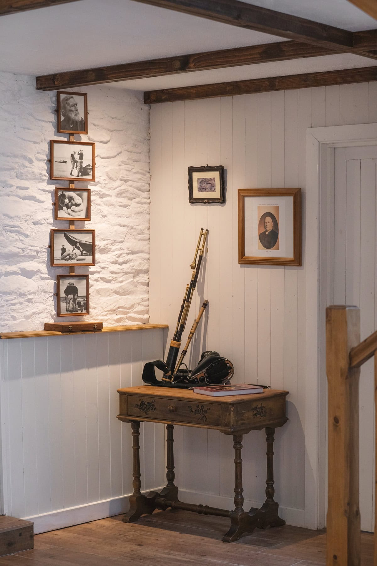 17-Pipers-Cottage-Interior-Ground-Floor-Hall-Detail-024000