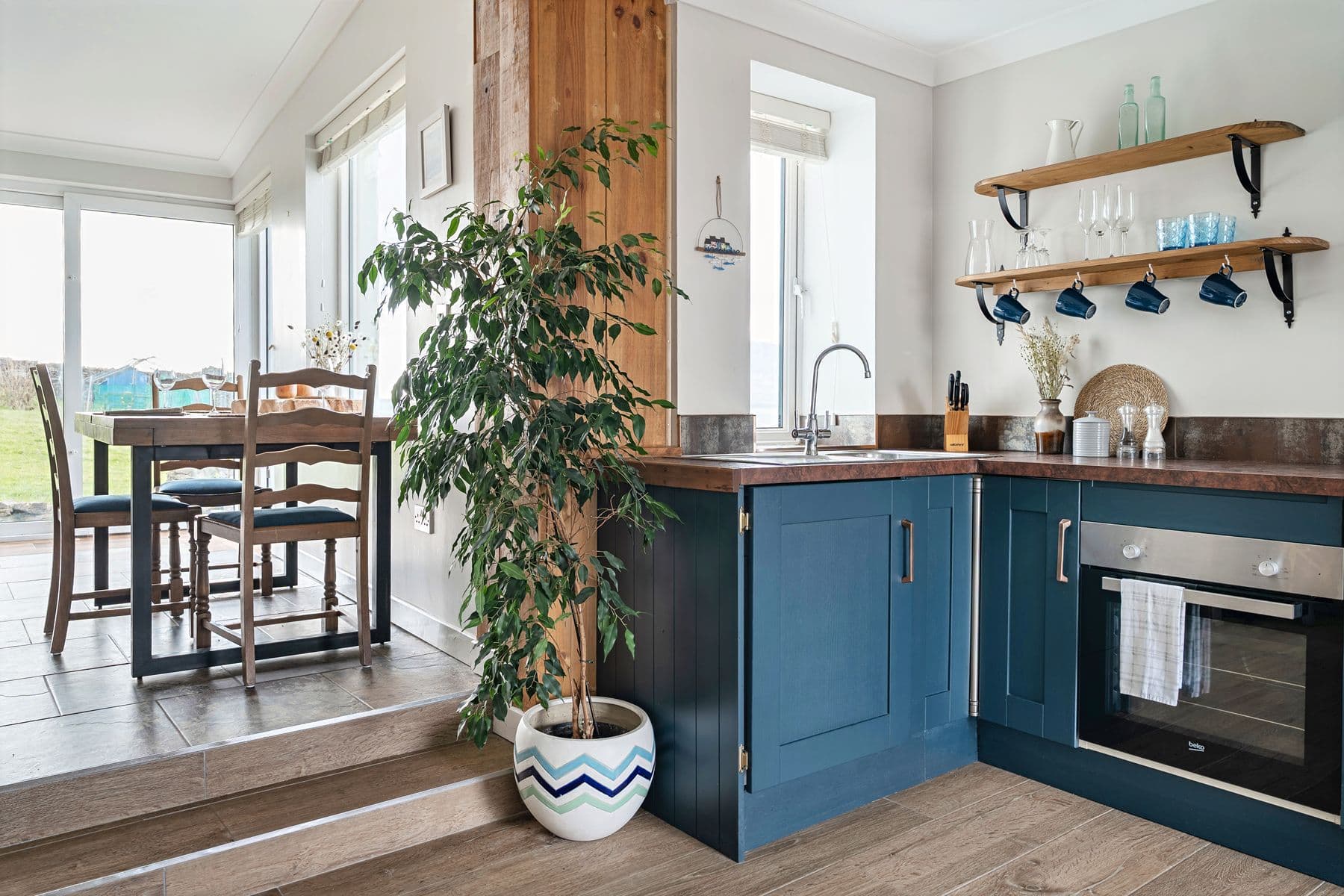 04-Ocean-Blue-Interior-Open-Plan-Kitchen-Dining-02