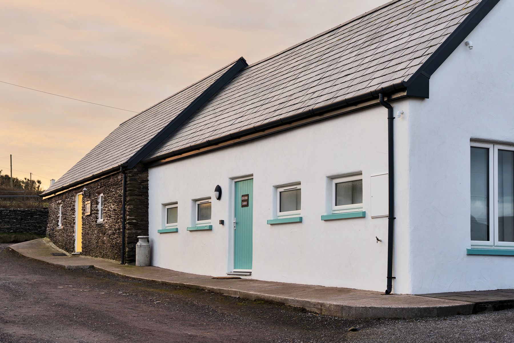 18-Ocean-Blue-Cottage-Exterior-02