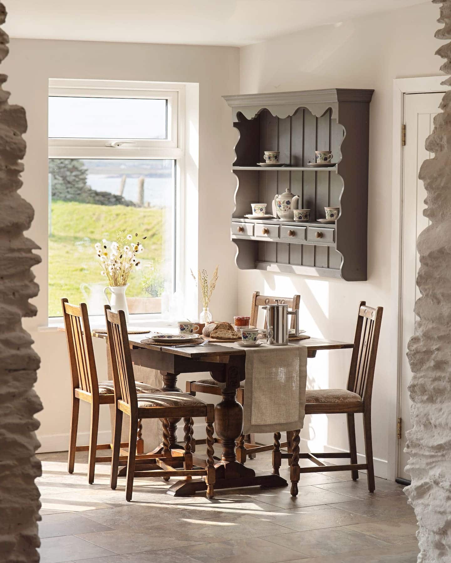 sanctuary-cottage-pipers-cottage-dining-space-1800×1440