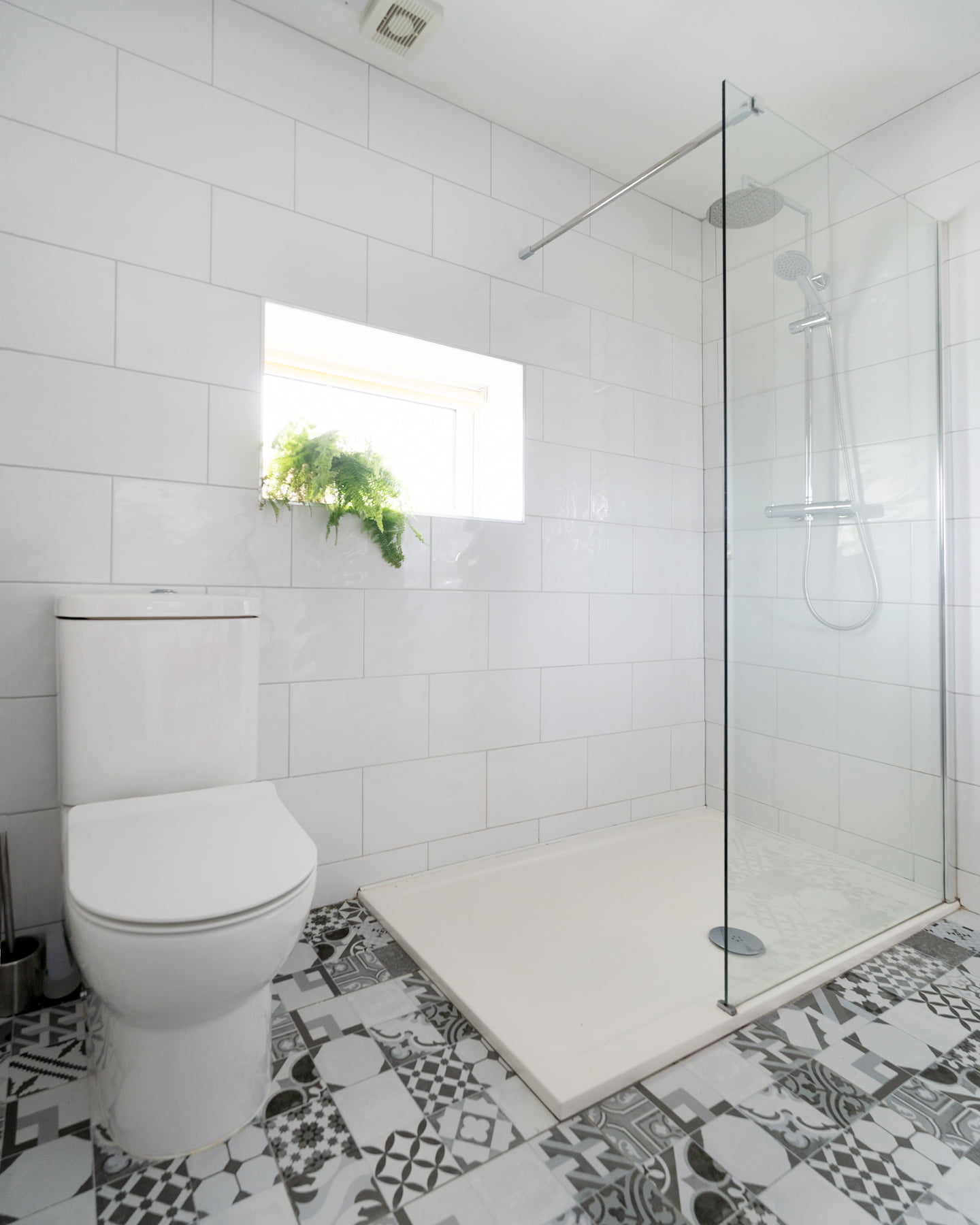 sanctuary-cottages-ocean-blue-bathroom-detail-1440×1800